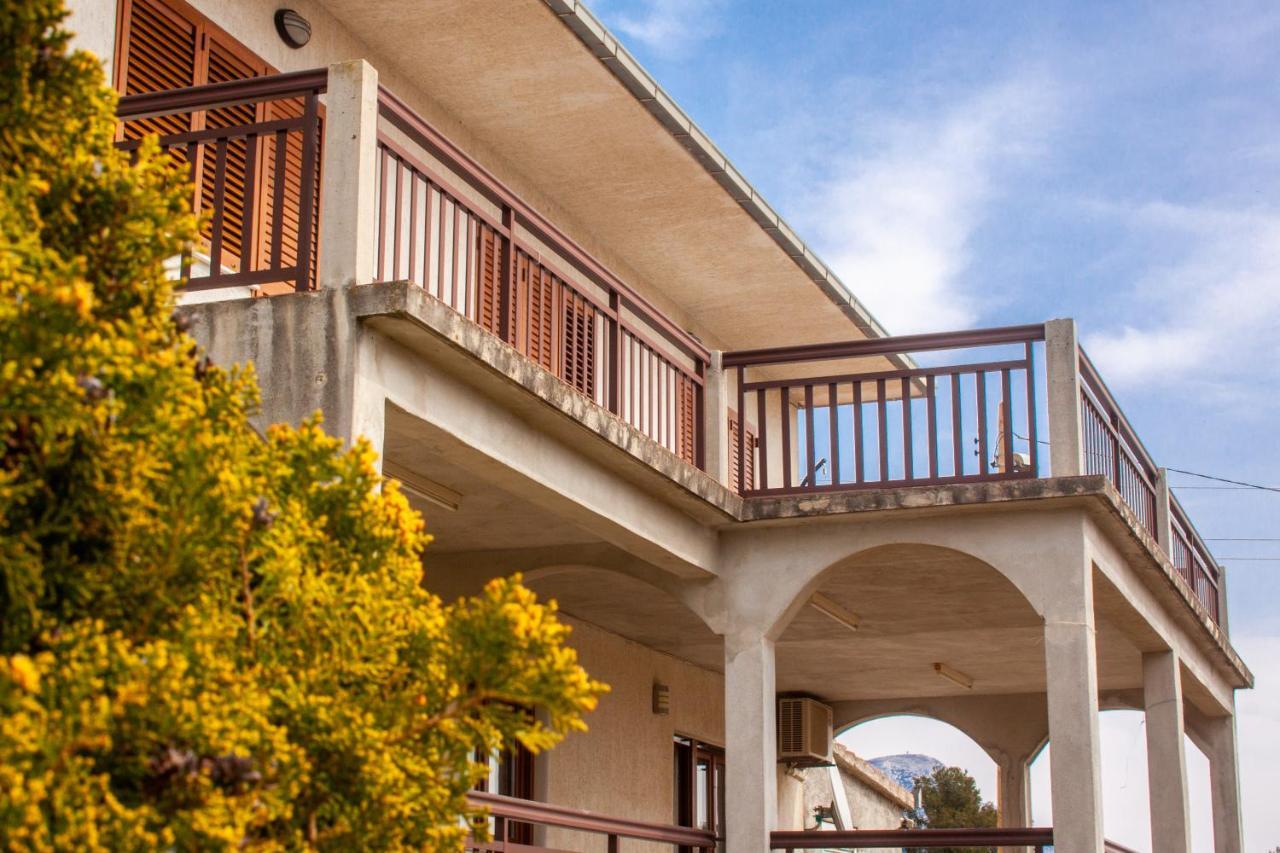 Apartment Juric Kaštel Novi Dış mekan fotoğraf