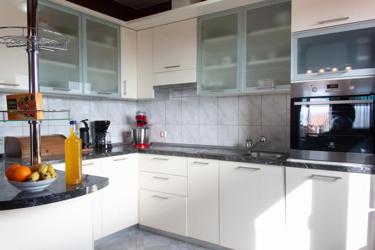 Apartment Juric Kaštel Novi Dış mekan fotoğraf