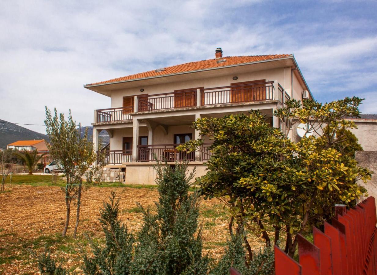 Apartment Juric Kaštel Novi Dış mekan fotoğraf